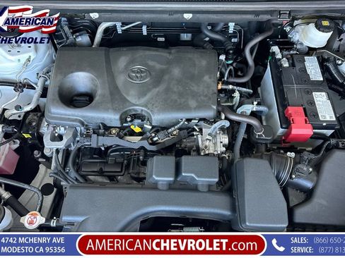 Used 2025 Toyota RAV4 XLE FWD image 25