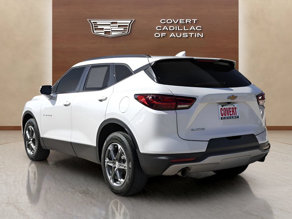 Used 2023 Chevrolet Blazer LT FWD image 3