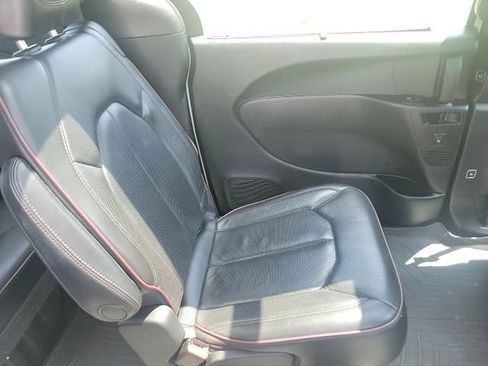 Used 2020 Chrysler Pacifica Limited FWD image 12