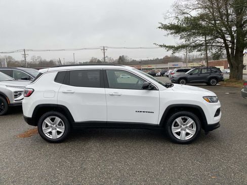 Certified 2022 Jeep Compass Latitude image 2