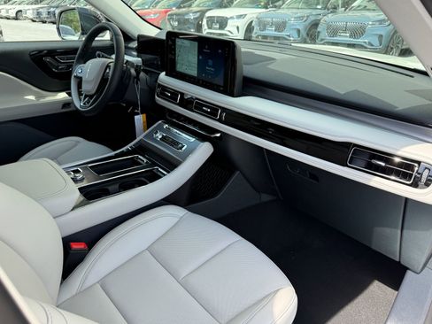 New 2026 Lincoln Aviator AWD image 11