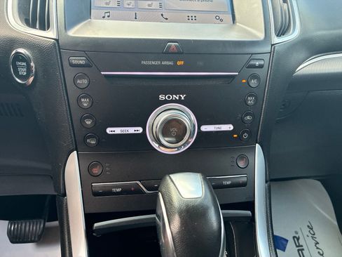 Used 2018 Ford Edge Titanium w/ Cold Weather Package FWD image 22
