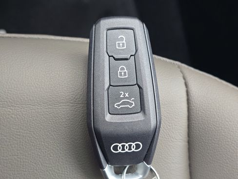 Certified 2025 Audi Q5 Premium w/ Convenience Package image 27