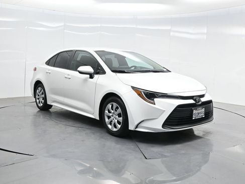 Used 2025 Toyota Corolla LE FWD image 41