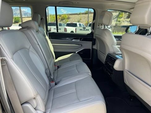 Used 2022 Jeep Wagoneer Series I w/ Premium Group I AWD/4WD image 17
