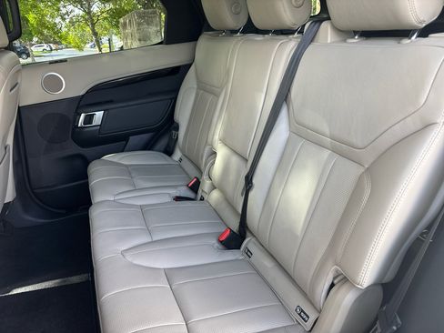 Used 2020 Land Rover Discovery SE image 38