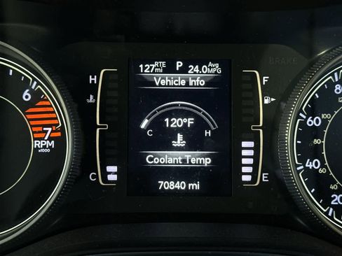 Used 2019 Jeep Cherokee Latitude w/ Popular Appearance Group image 17