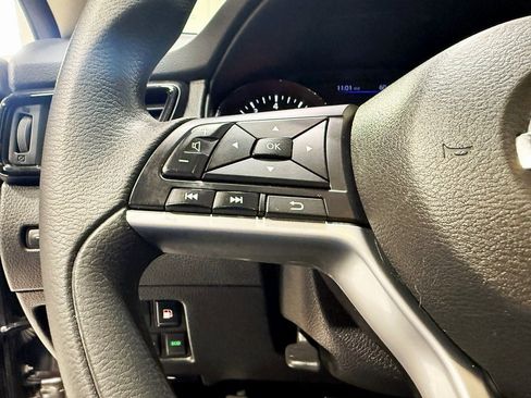 Used 2018 Nissan Rogue S image 12