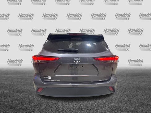 Used 2023 Toyota Highlander XLE image 11