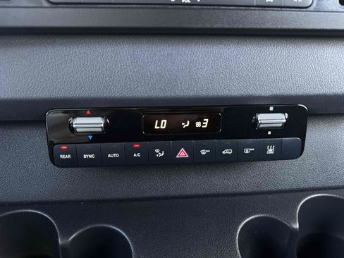 Used 2024 Mercedes-Benz Sprinter 2500 image 20