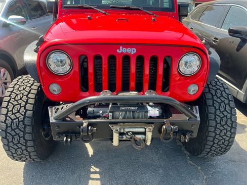 Used 2017 Jeep Wrangler Rubicon w/ Power Convenience Group image 13