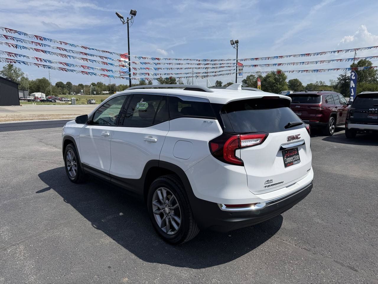 Used 2024 GMC Terrain SLT w/ Tech Package AWD/4WD image 8