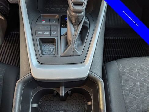 Used 2022 Toyota RAV4 XLE image 9
