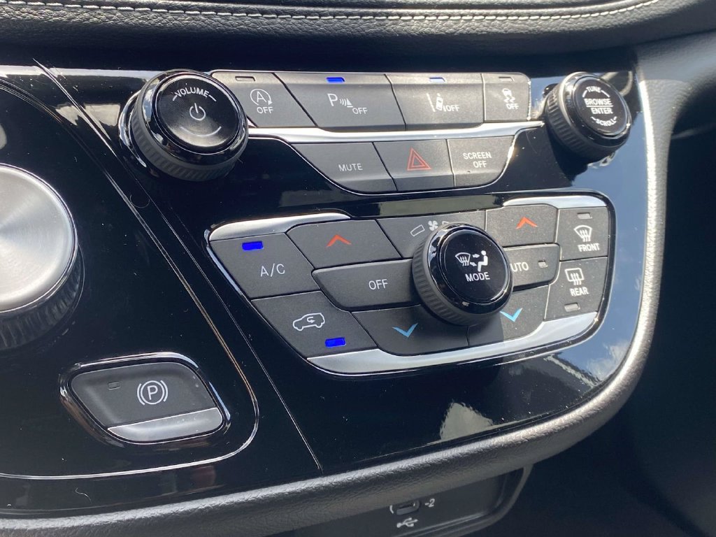 New 2027 Chrysler Pacifica Select FWD image 47