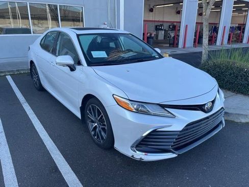 Used 2023 Toyota Camry XLE w/ Navigation Package image 3