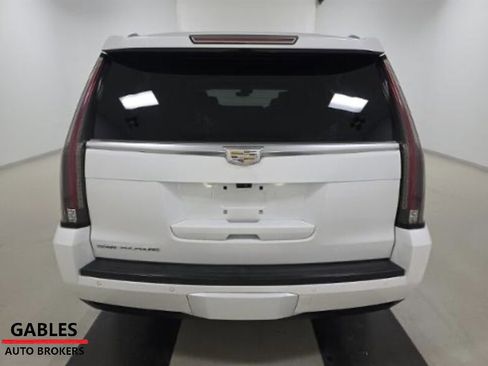 Used 2017 Cadillac Escalade ESV Luxury image 5