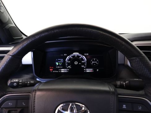 Used 2025 Toyota Tundra Limited AWD/4WD image 29