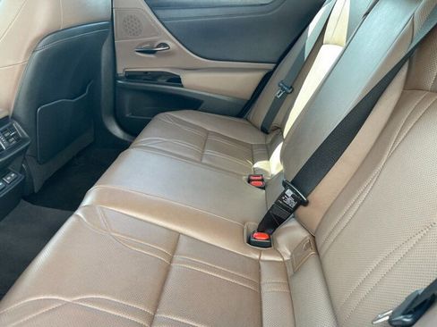 Certified 2023 Lexus ES 300h w/ Accessory Package (Z1) image 5