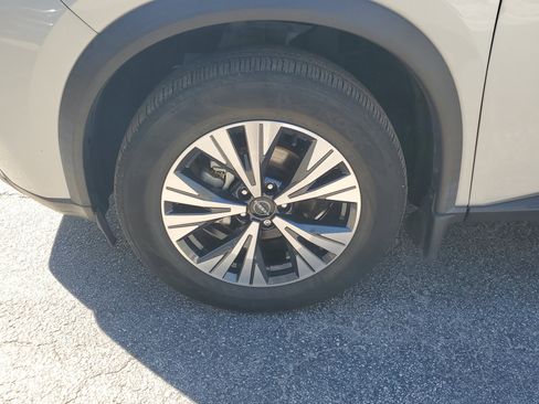 Used 2023 Nissan Rogue SV image 4