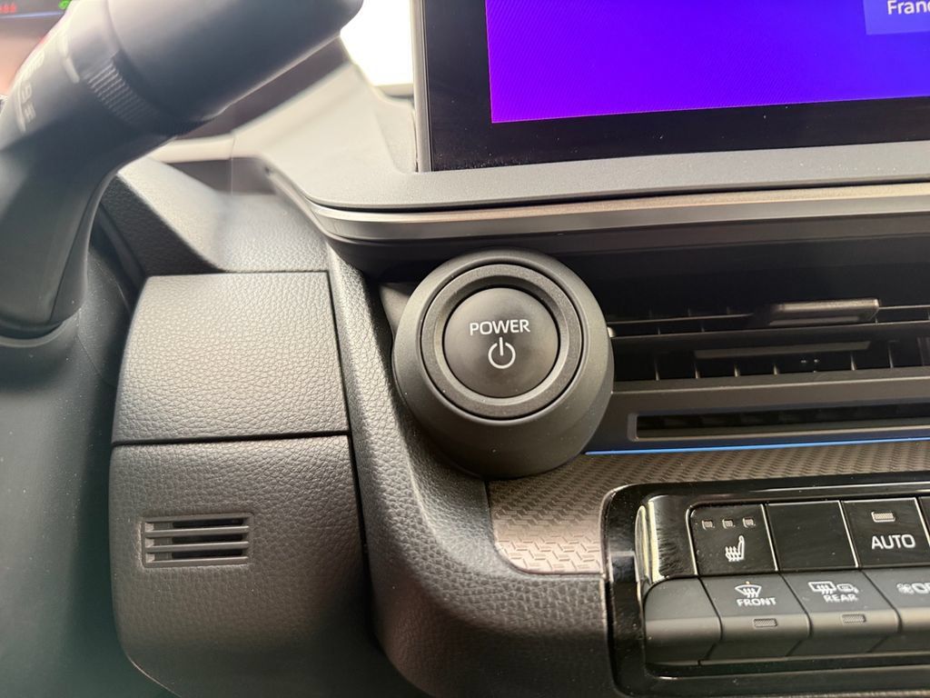 Used 2024 Toyota Prius XLE FWD image 18