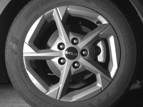 Used 2025 Kia K4 LXS image 13