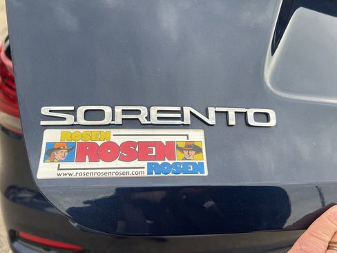 Certified 2019 Kia Sorento LX w/ LX Convenience Package image 31