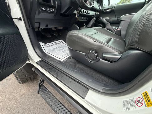 Used 2017 Toyota Tacoma SR AWD/4WD image 36