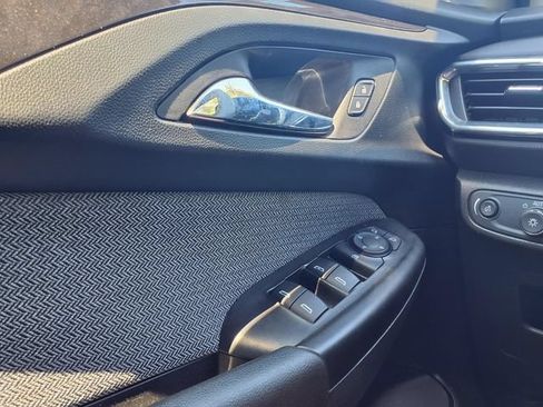 Used 2022 Chevrolet TrailBlazer LT FWD image 19