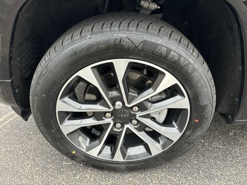 Used 2022 Jeep Grand Cherokee L Overland w/ Advanced Protech Group III image 34