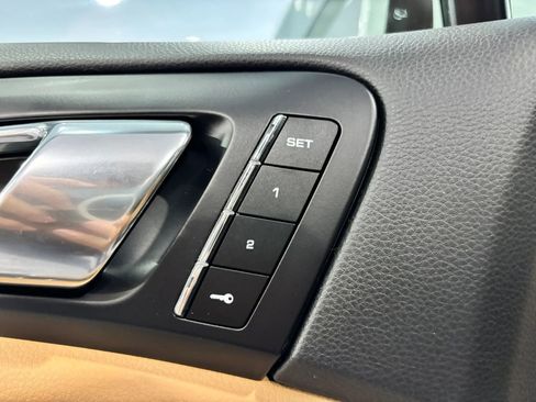 Used 2017 Porsche Cayenne Platinum Edition w/ Premium Package (PJV) image 40