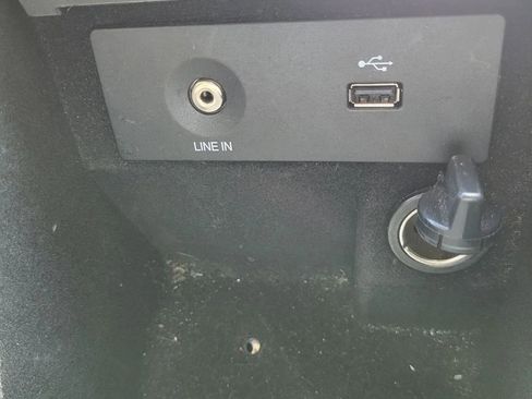 Used 2017 Ford Taurus SE image 16