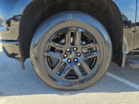 Used 2023 Chevrolet Silverado 1500 Custom image 31