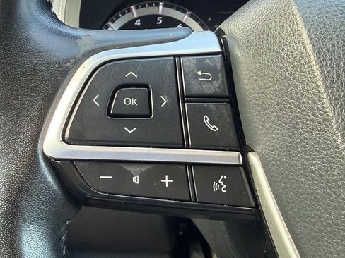 Used 2022 Toyota Highlander XLE AWD/4WD image 17