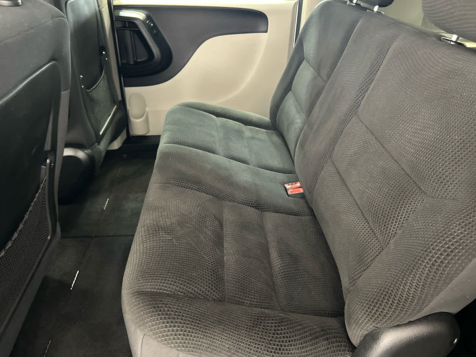 Used 2019 Dodge Grand Caravan SE w/ UConnect Hands-Free Group FWD image 8