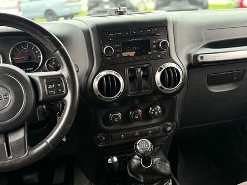 Used 2016 Jeep Wrangler Sahara w/ Connectivity Group AWD/4WD image 16