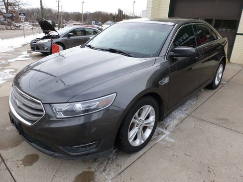 Used 2015 Ford Taurus SEL w/ Equipment Group 201A image 4