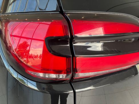 Used 2023 Chrysler Pacifica Touring-L FWD image 34