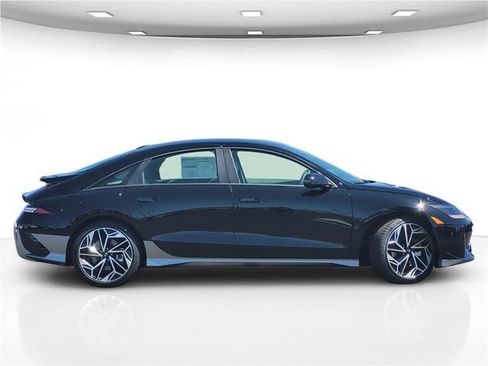 New 2023 Hyundai Ioniq 6 SEL image 4