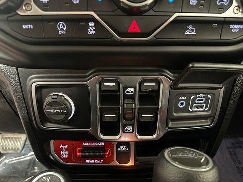 Used 2021 Jeep Gladiator Mojave w/ Cold Weather Group AWD/4WD image 30