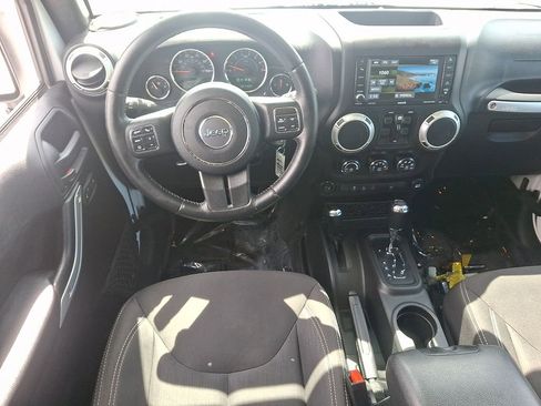 Used 2017 Jeep Wrangler Unlimited Sahara w/ Dual Top Group AWD/4WD image 12