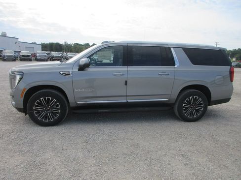 New 2026 GMC Yukon XL Elevation w/ Elevation Premium Package AWD/4WD image 7
