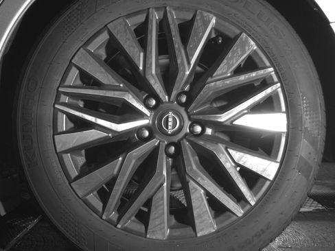 Used 2024 Nissan Altima 2.5 SV FWD image 17