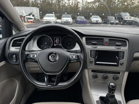 Used 2015 Volkswagen Golf S image 25