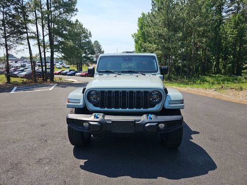 Used 2024 Jeep Wrangler Unlimited w/ Convenience Group AWD/4WD image 2