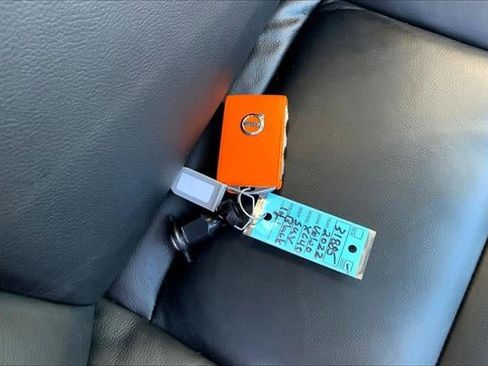 Used 2022 Volvo XC40 T5 Momentum image 11