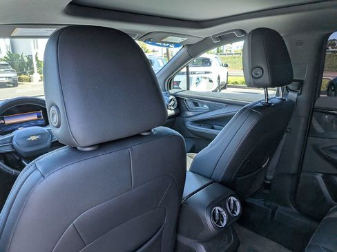 Used 2024 Chevrolet Blazer EV LT AWD/4WD image 29