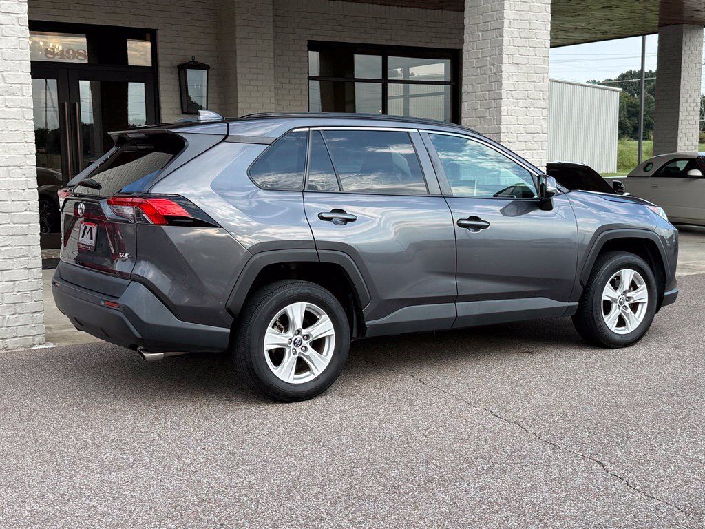Used 2019 Toyota RAV4 XLE w/ Convenience Package FWD image 5