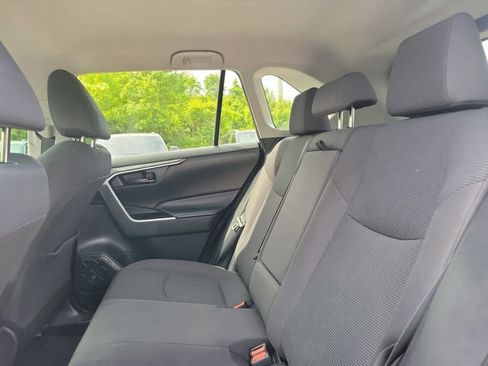 Used 2019 Toyota RAV4 LE w/ Carpet Mat Package FWD image 25