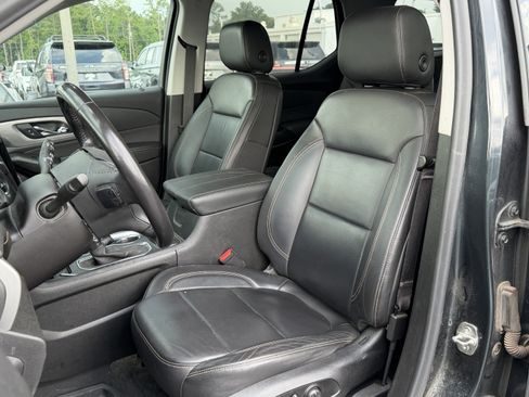 Used 2021 Chevrolet Traverse RS FWD image 7
