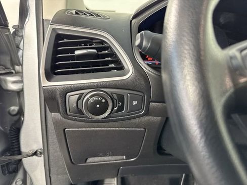 Used 2023 Ford Edge SE image 14